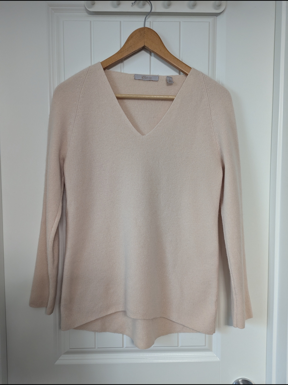 Women's V-Neck 100%Cashmere  Sweater in Cream XS
